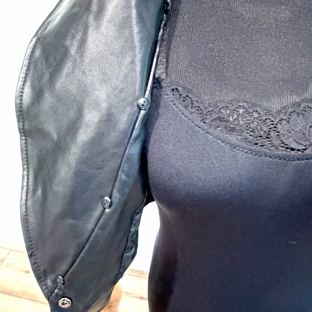 Azalea Wang Gisele Y2K
Style Cropped Faux Leather Fur Cuffed
Jacket - Picture 10 of 12